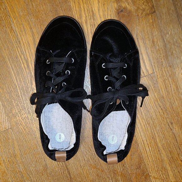 REVITALIGN Orthotic Santa Clara Betta Velvet Sneakers, Size 9 - Picture 3 of 6